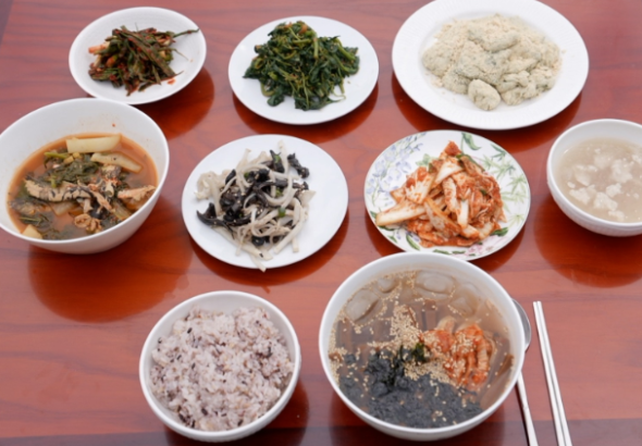 여름이 쉬어 가는 명당 마을 밥상