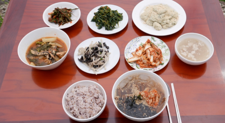 여름이 쉬어 가는 명당 마을 밥상